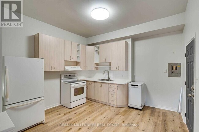 363 Barton St E in Hamilton, ON - Building Photo - Building Photo