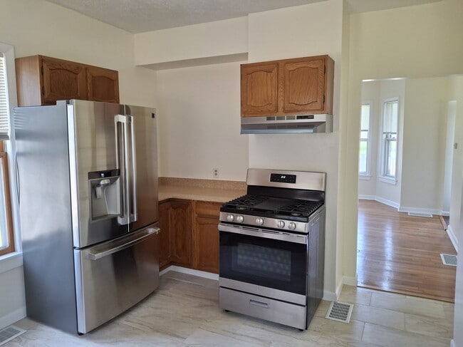 80 Pemberton Rd, Unit 2