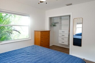 704 Yelvington Ave in Clearwater, FL - Foto de edificio - Building Photo