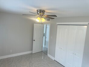 5224 100th Way N in St. Petersburg, FL - Building Photo - Building Photo