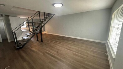 749 S Ridgewood Ave in Daytona Beach, FL - Building Photo - Building Photo