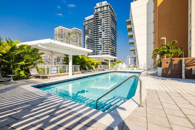 3250 NE 1st Ave in Miami, FL - Building Photo - Building Photo