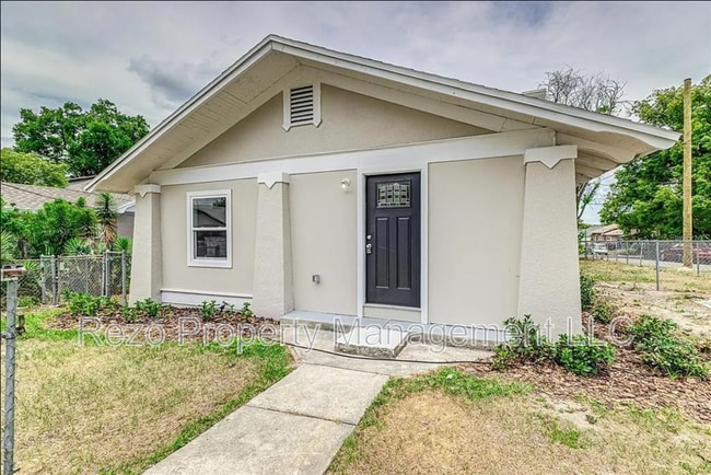 property at 701 N Vermont Ave