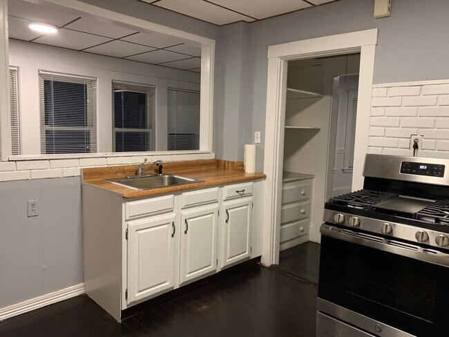 79 Chestnut St, Unit 2nd Floor Unit