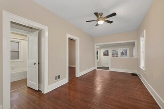4716 Douglas Rd in Downers Grove, IL - Building Photo - Building Photo