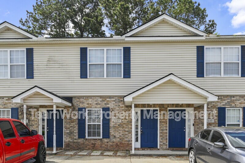 137 Pine Shadow Dr in Goose Creek, SC - Building Photo