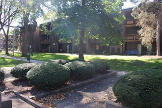 Regent Square in Pittsburgh, PA - Foto de edificio - Building Photo
