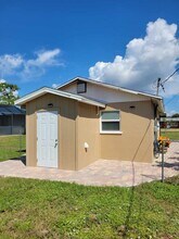 10284 Pennsylvania Ave in Bonita Springs, FL - Building Photo - Building Photo