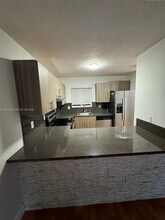 6235 SW Kendale Lakes Cir in Miami, FL - Foto de edificio - Building Photo