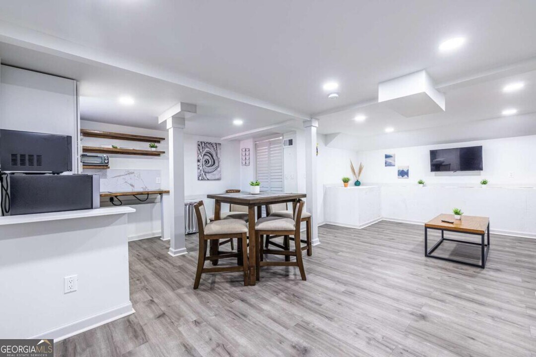 1122 Elaine Dr-Unit -B in Forest Park, GA - Building Photo