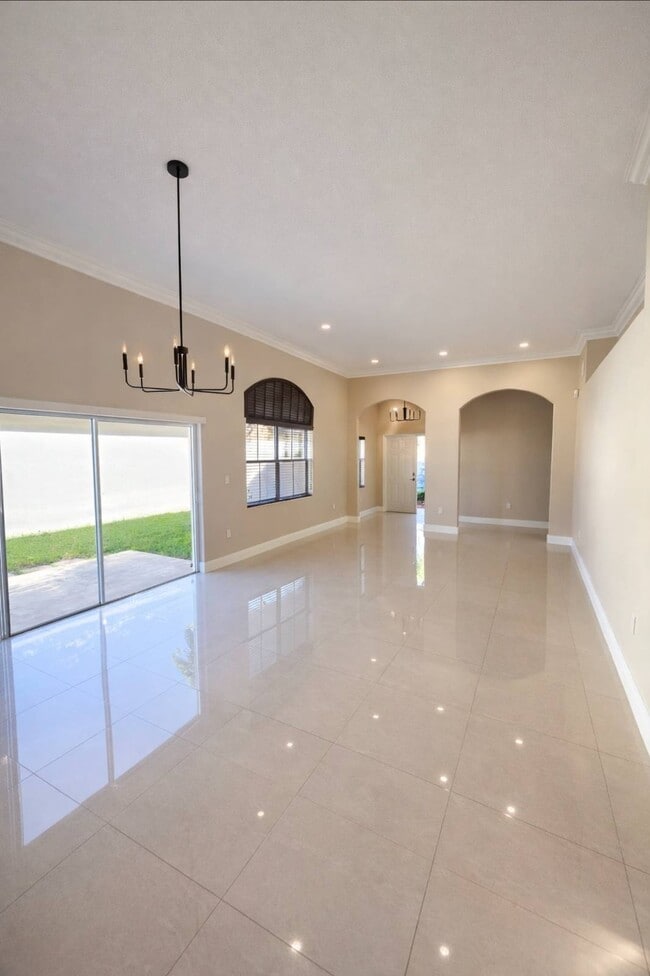 12954 NW 8th Ln in Miami, FL - Building Photo - Building Photo