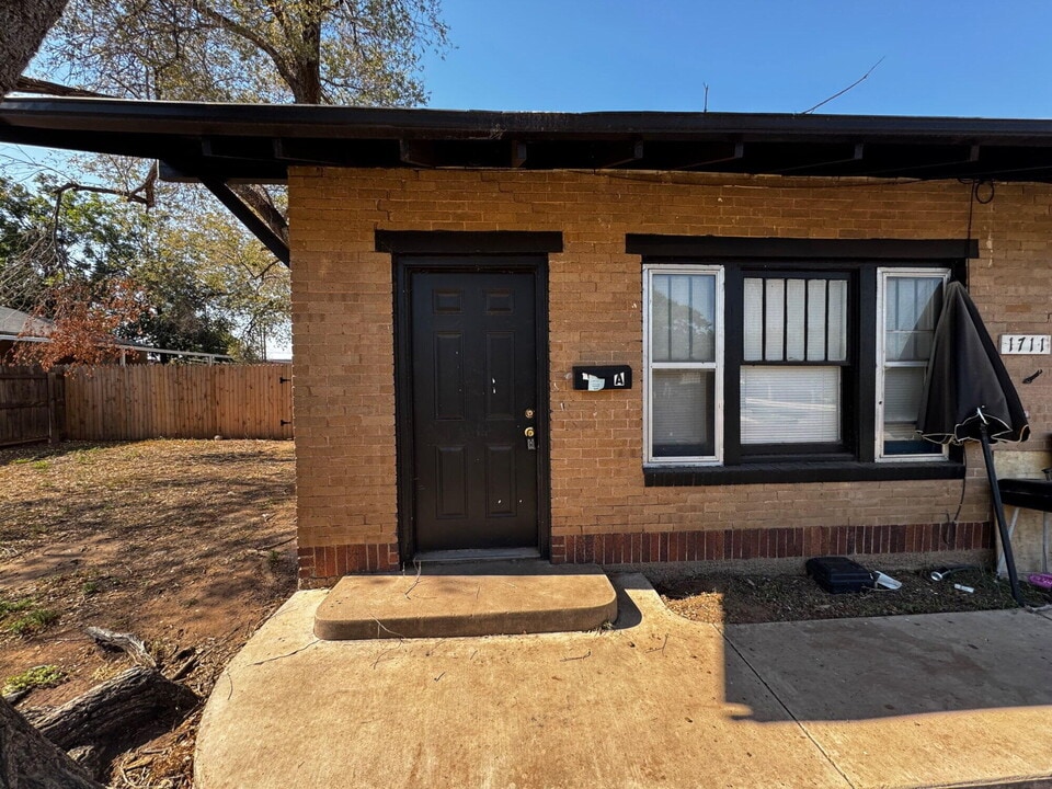 1711 14th St in Lubbock, TX - Building Photo
