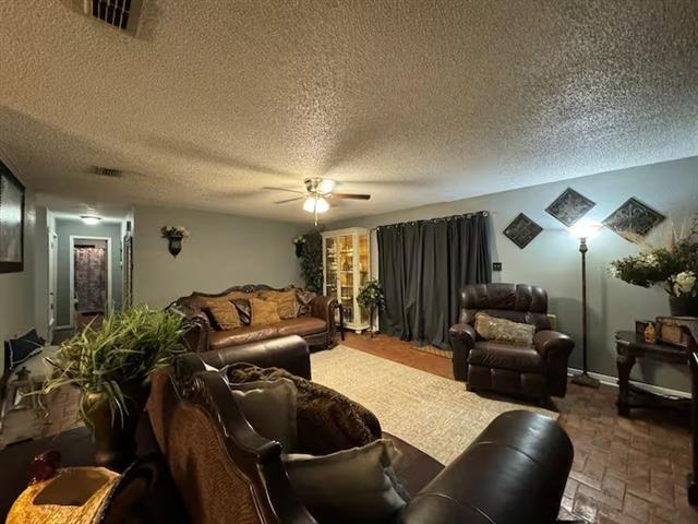 690 Sommerfeld Dr in Waco, TX - Building Photo - Building Photo