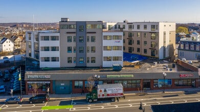 519 Broadway in Somerville, MA - Foto de edificio - Building Photo