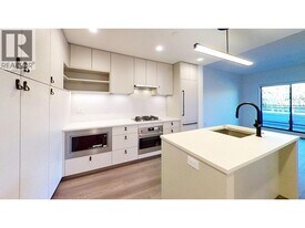 1680 E 12th Ave in Vancouver, BC - Building Photo