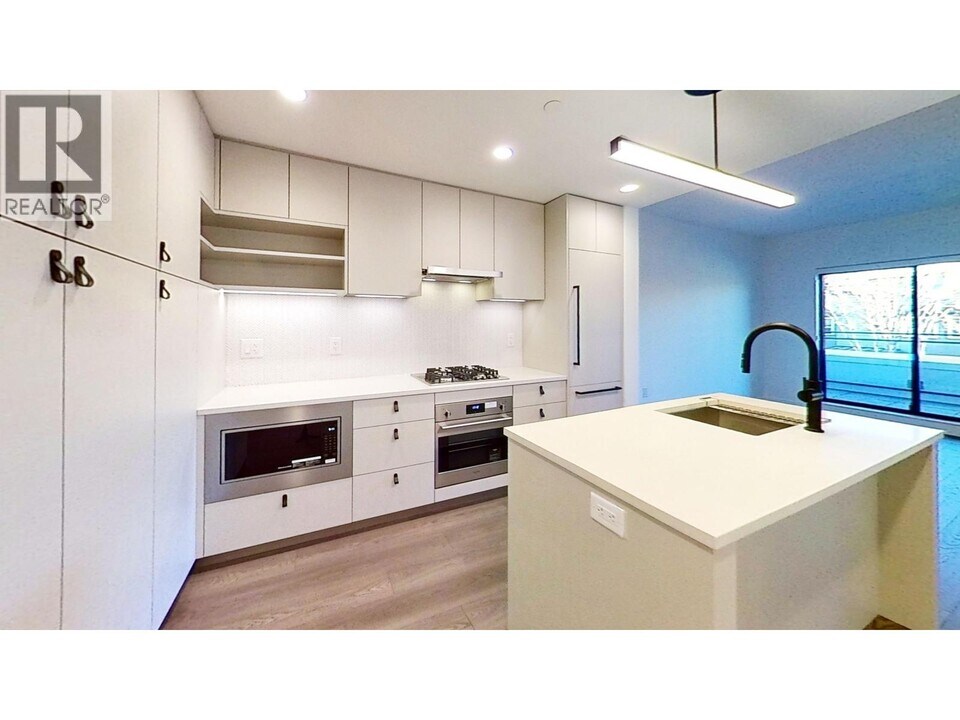 1680 E 12th Ave in Vancouver, BC - Building Photo