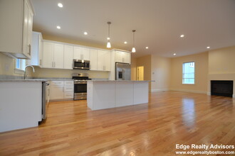 5R Sparhawk St, Unit 1 in Boston, MA - Building Photo - Building Photo