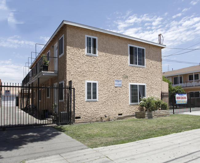 11801 Hart St in North Hollywood, CA - Foto de edificio - Building Photo