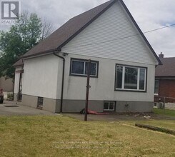 5740 Desson Ave in Niagara Falls, ON - Foto de edificio - Building Photo