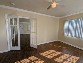 1011 W 65th St, Unit 1011 in Los Angeles, CA - Foto de edificio - Building Photo