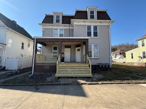 1017 S Zane Hwy, Unit 4 in Martins Ferry, OH - Building Photo - Building Photo