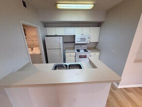 5506 Metrowest Blvd in Orlando, FL - Foto de edificio - Building Photo