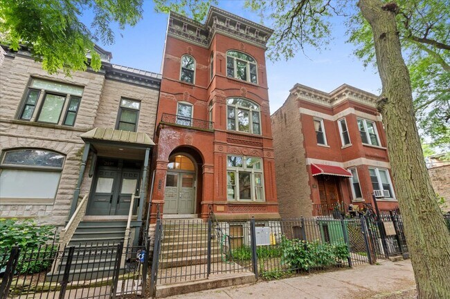 2041 W Potomac Ave, Unit 2 in Chicago, IL - Building Photo - Building Photo
