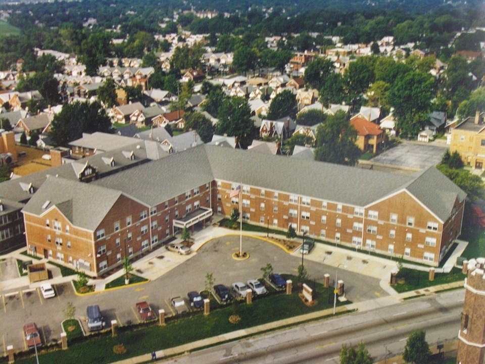 Halls Ferry Manor in St. Louis, MO - Building Photo