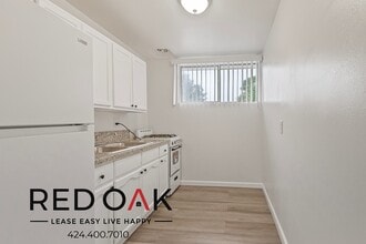 12211 S Manor Dr in Hawthorne, CA - Building Photo - Building Photo
