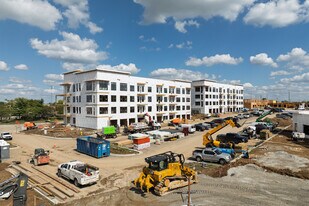 Evren Apartments in Lee's Summit, MO - Building Photo