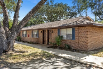 Emerald Cove West in Valparaiso, FL - Foto de edificio - Building Photo