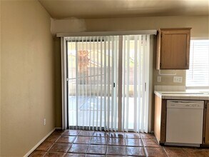 117 Windy Creek Ave in Las Vegas, NV - Building Photo - Building Photo