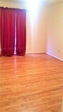 8417 Hearth Dr-Unit -28 in Houston, TX - Foto de edificio - Building Photo