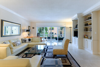 250 Bradley Pl in Palm Beach, FL - Building Photo - Building Photo