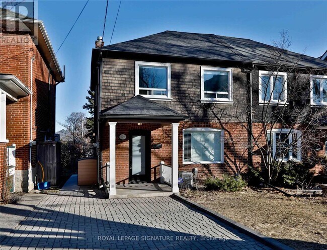 372 Roehampton Ave in Toronto, ON - Building Photo - Building Photo