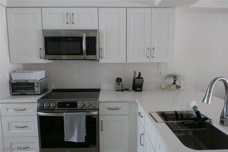 16252 Kelly Woods Dr in Ft. Myers, FL - Building Photo - Building Photo