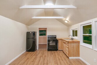 23083 Hemlock Ln in Crestline, CA - Building Photo - Building Photo