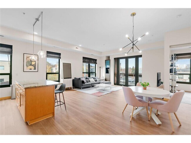 property at 9 W Franklin Ave