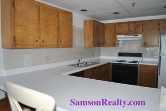 390 Metacom Ave in Bristol, RI - Building Photo - Building Photo