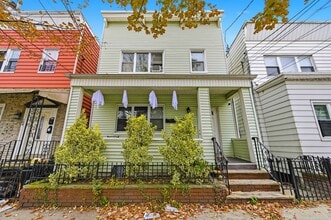 182 Avenue F in Bayonne, NJ - Building Photo - Building Photo