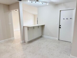 1065 Mulberry Pl in Wellington, FL - Building Photo - Building Photo