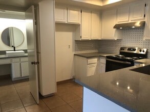 22100 Burbank Blvd, Unit 161 G in Los Angeles, CA - Building Photo - Building Photo