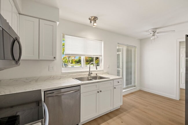 5738 SW 1st Ct in Cape Coral, FL - Building Photo - Building Photo