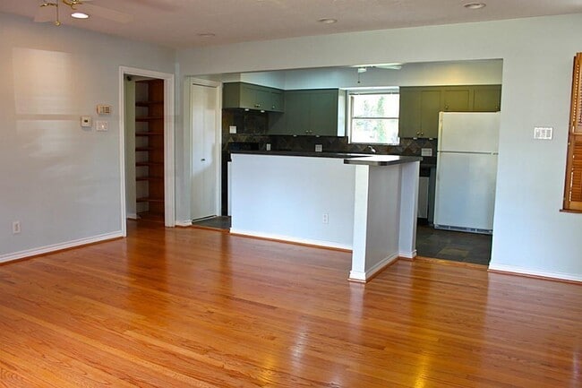 2111 Chippendale Rd in Houston, TX - Building Photo - Building Photo