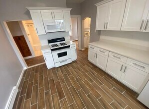 11 Houghton St, Unit 3 in Somerville, MA - Foto de edificio - Building Photo