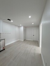 9007 SW 38th St in Miami, FL - Building Photo - Building Photo