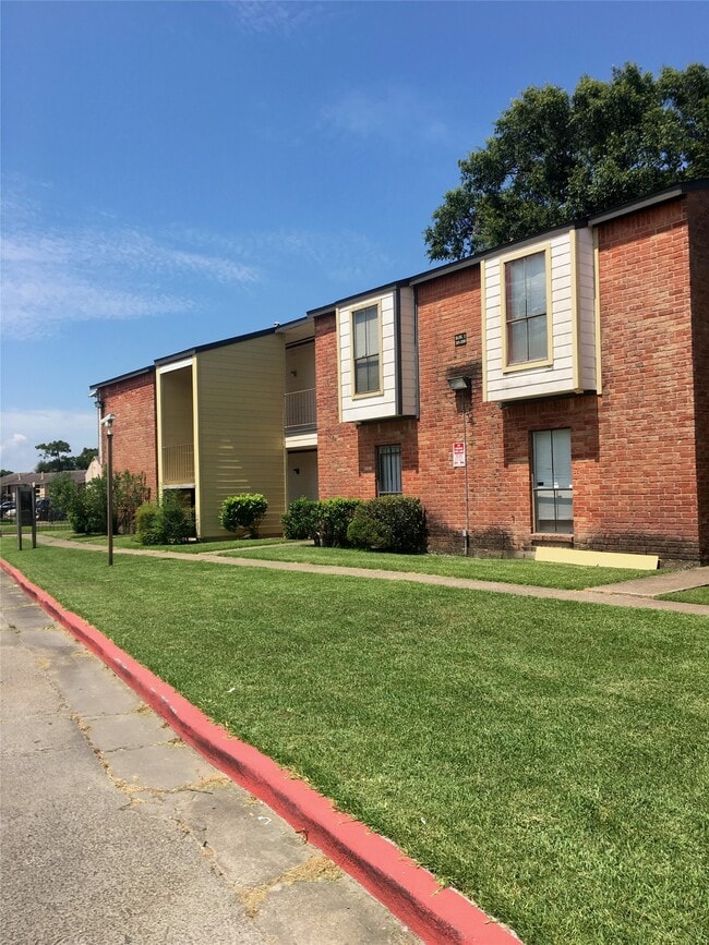 13480 S Thorntree Dr in Houston, TX - Foto de edificio - Building Photo