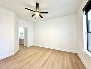 2300 Richmond Ave. in Houston, TX - Building Photo - Building Photo