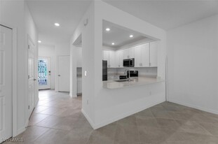 2871 Blossom Wy in Naples, FL - Building Photo - Building Photo