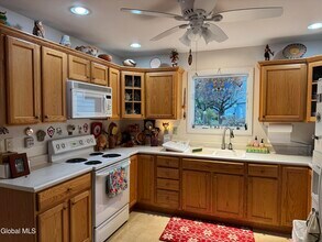 18 Conver Dr in Saratoga Springs, NY - Building Photo - Building Photo